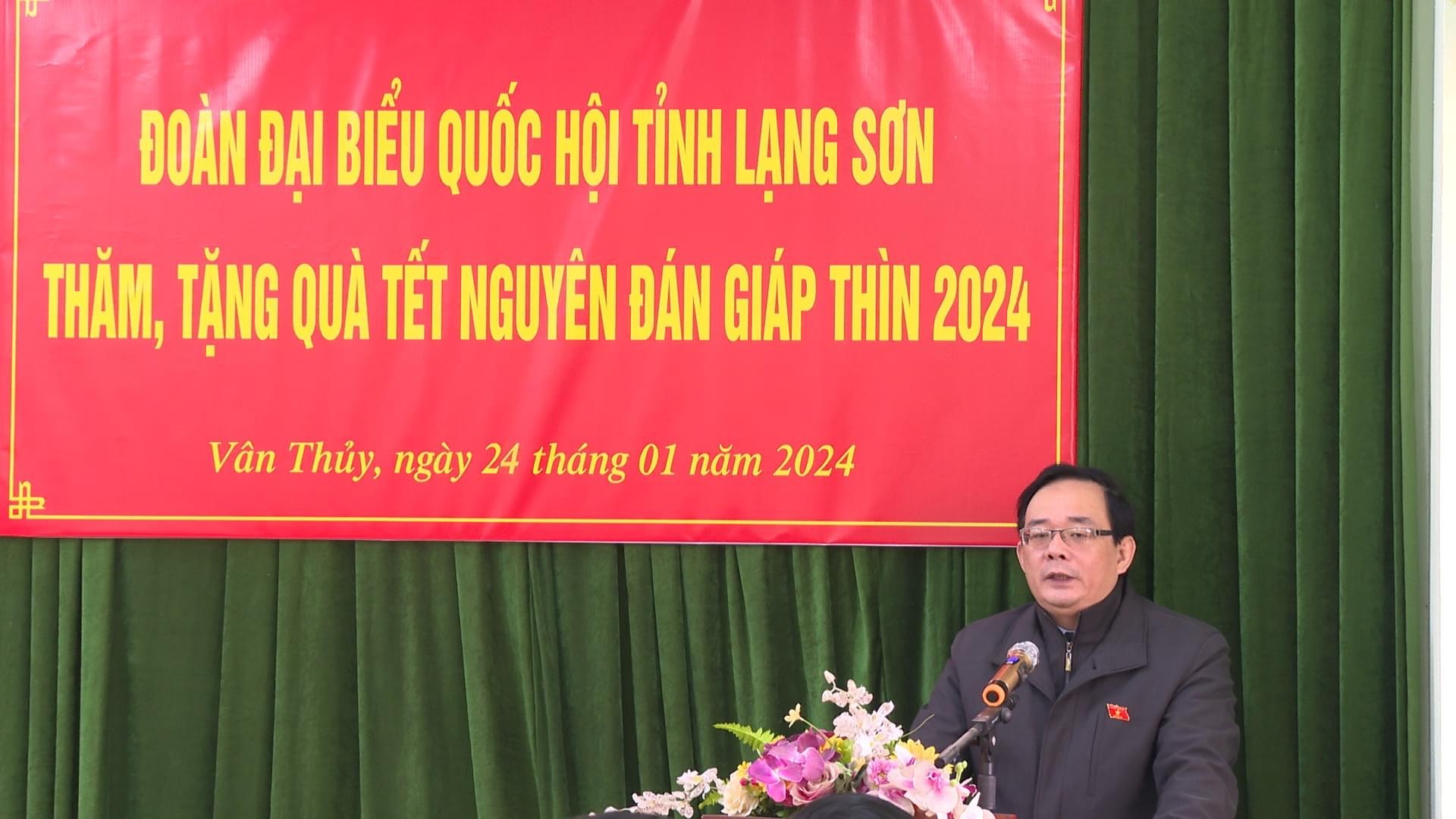 Đồng chí Triệu Quang Huy, Tỉnh uỷ viên, Phó Trưởng Đoàn chuyên trách Đoàn ĐBQH tỉnh Lạng Sơn phát biểu tại chương trình